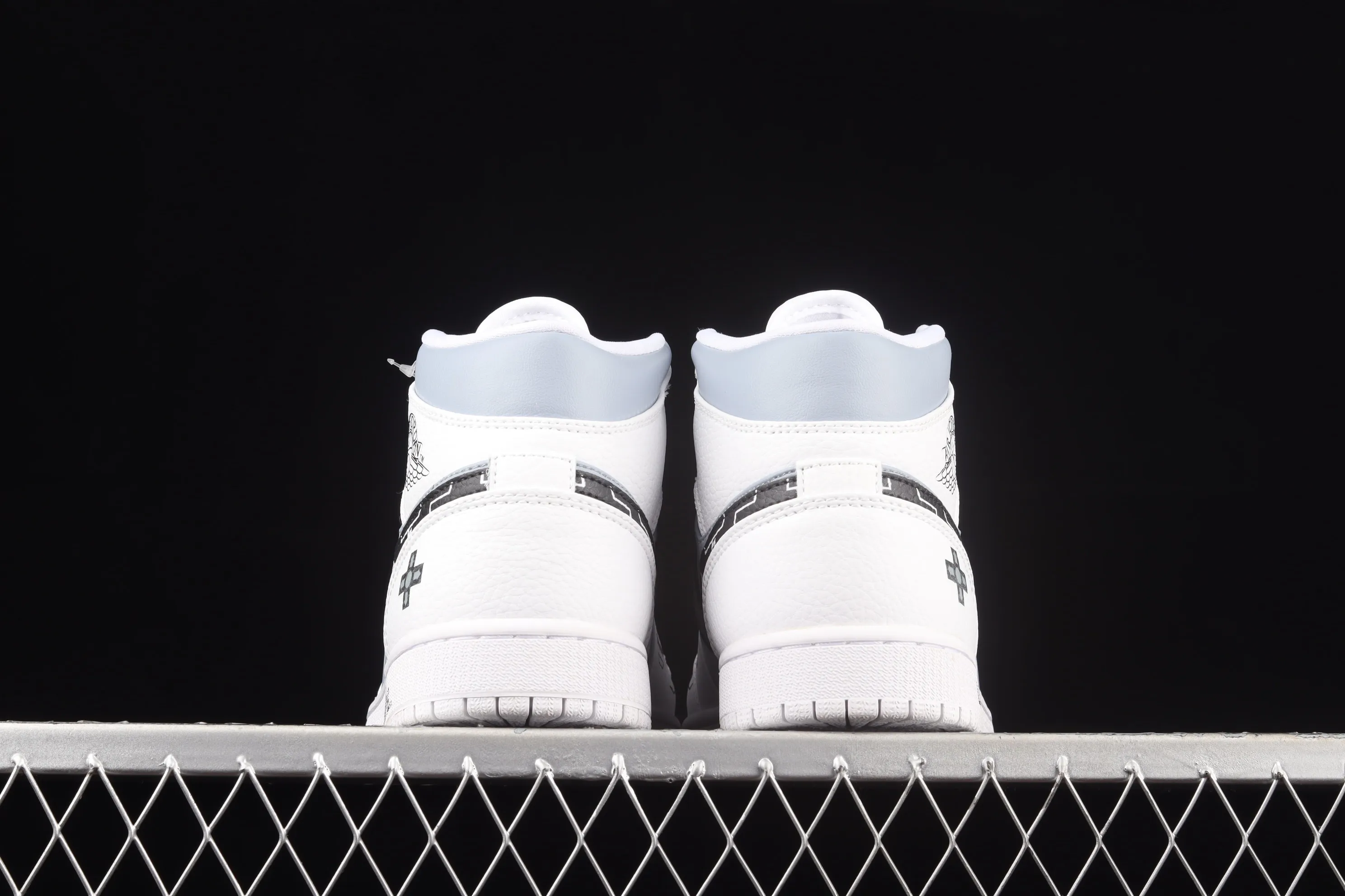 All categories Air Jordan Jordan series basketball shoes Air Jordan 1 Mid Air Jordan 1 Mid AJ1 Joe 1 black and white gray video game graffiti customized Chinese basketball shoes 554724-130